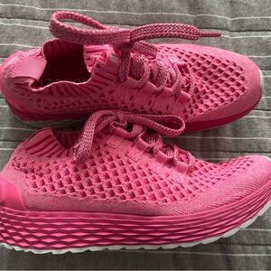 NOBULL Alldayknit sneakers, size 8 and bright pink